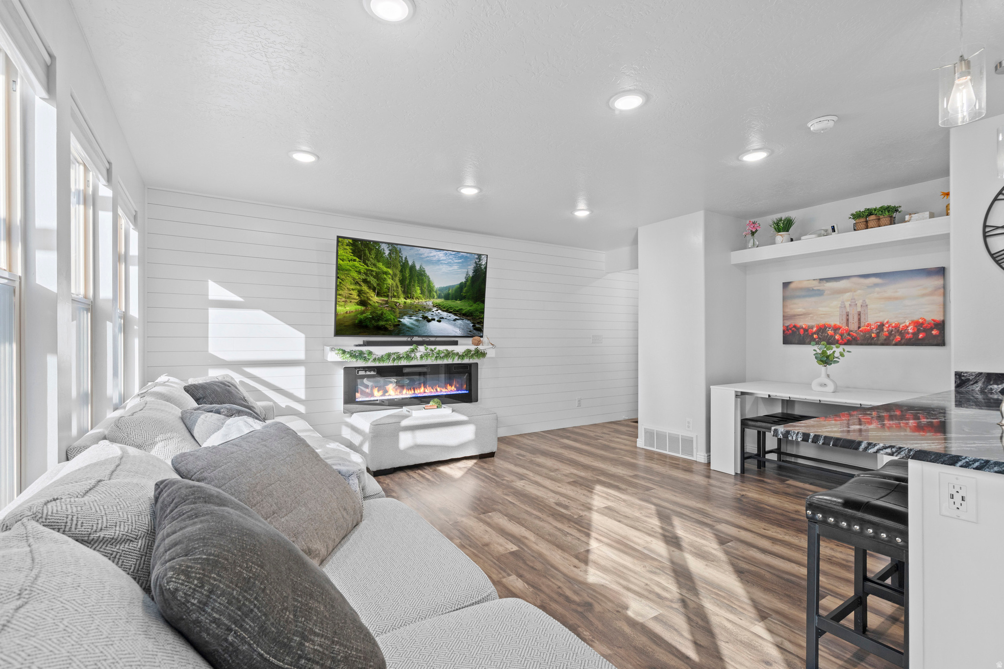 WHISPERING WILLOW - Residential