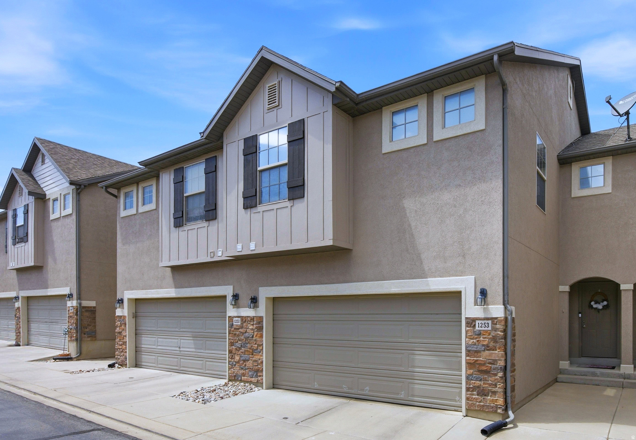 WHISPERING WILLOW - Residential