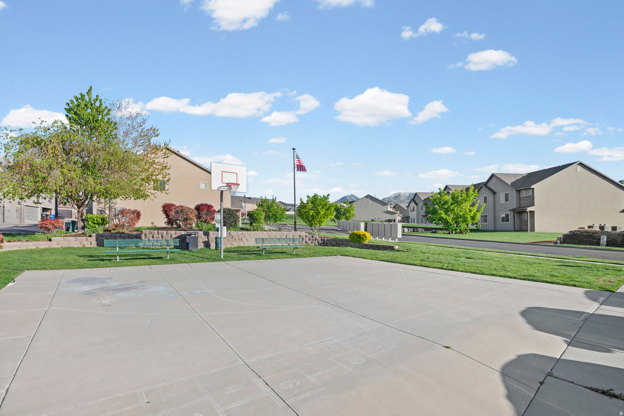 WHISPERING WILLOW - Residential