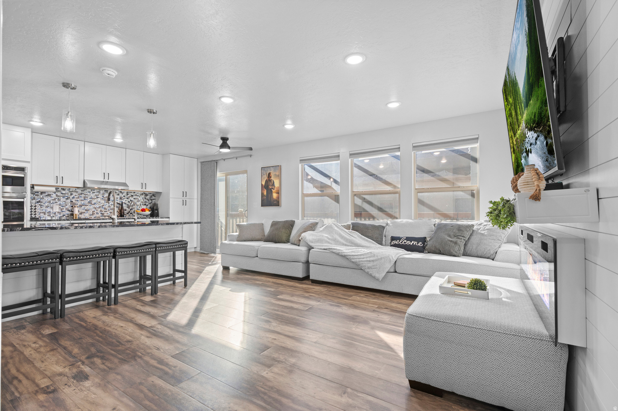 WHISPERING WILLOW - Residential