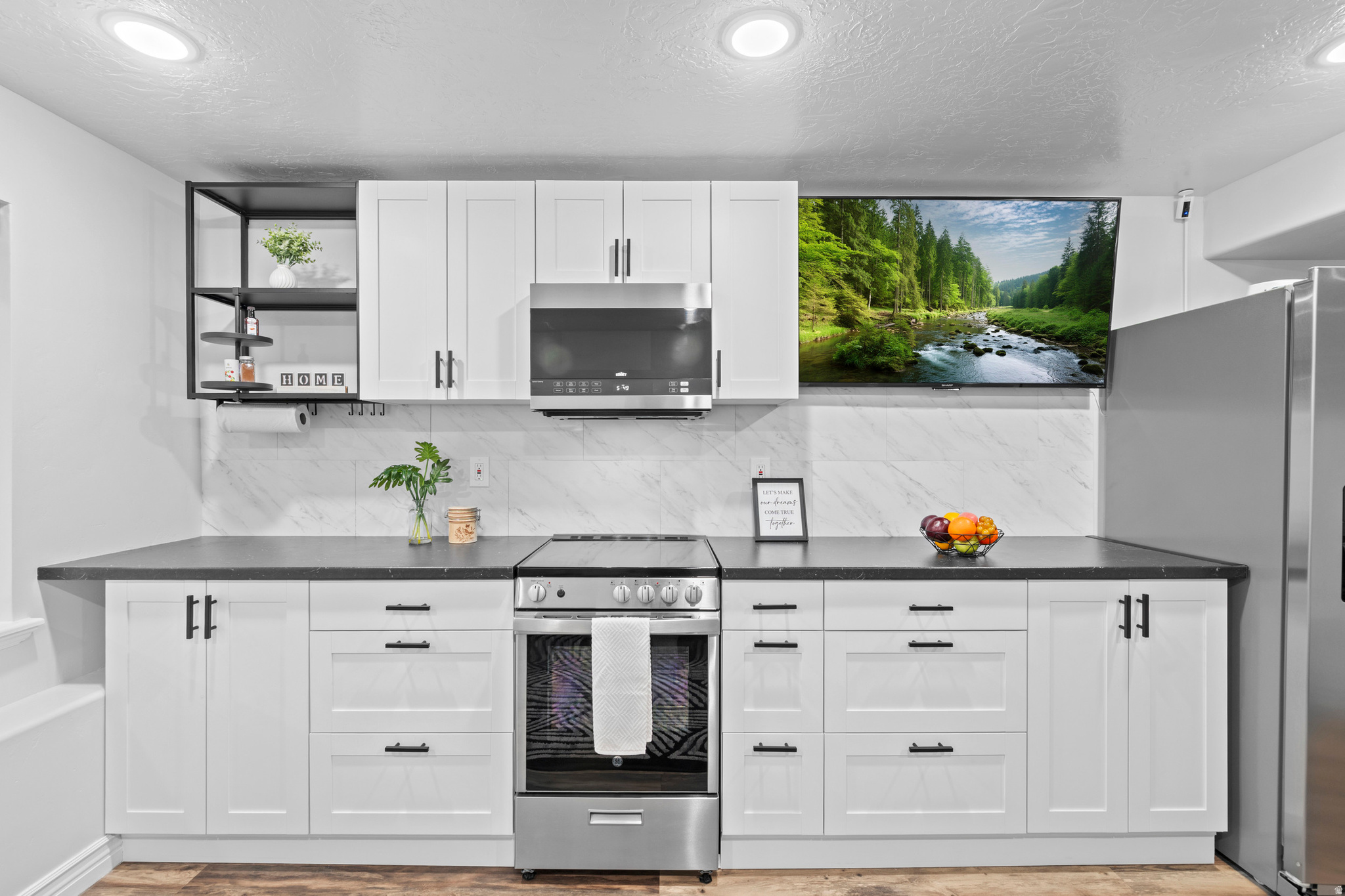 WHISPERING WILLOW - Residential