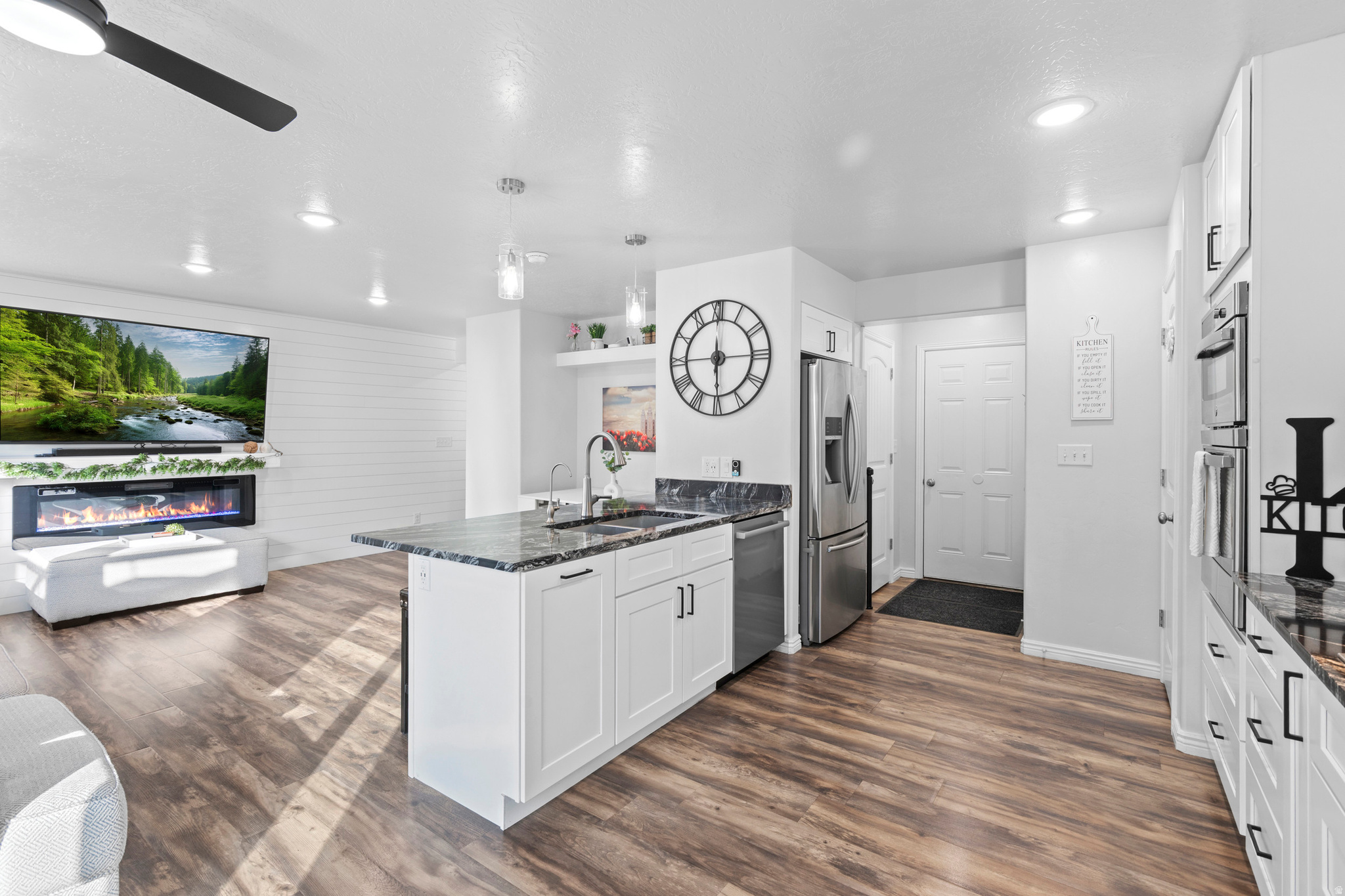 WHISPERING WILLOW - Residential