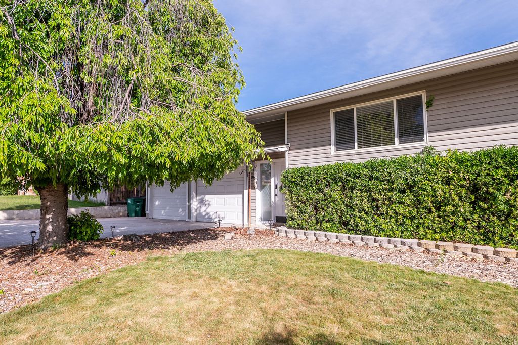 Photo of 786 E SHANNON RD, Kaysville, UT 84037 (MLS # 2159891)
