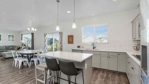 Tiny photo for 442 S DOUBLEDAY ST, Mapleton, UT 84664 (MLS # 2131074)