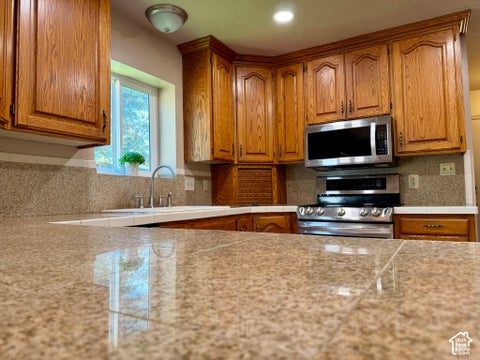 Tiny photo for 822 E SKYLARK DR, Spanish Fork, UT 84660 (MLS # 2187750)