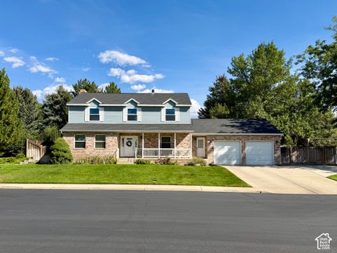 Photo of 822 E SKYLARK DR, Spanish Fork, UT 84660 (MLS # 2187750)