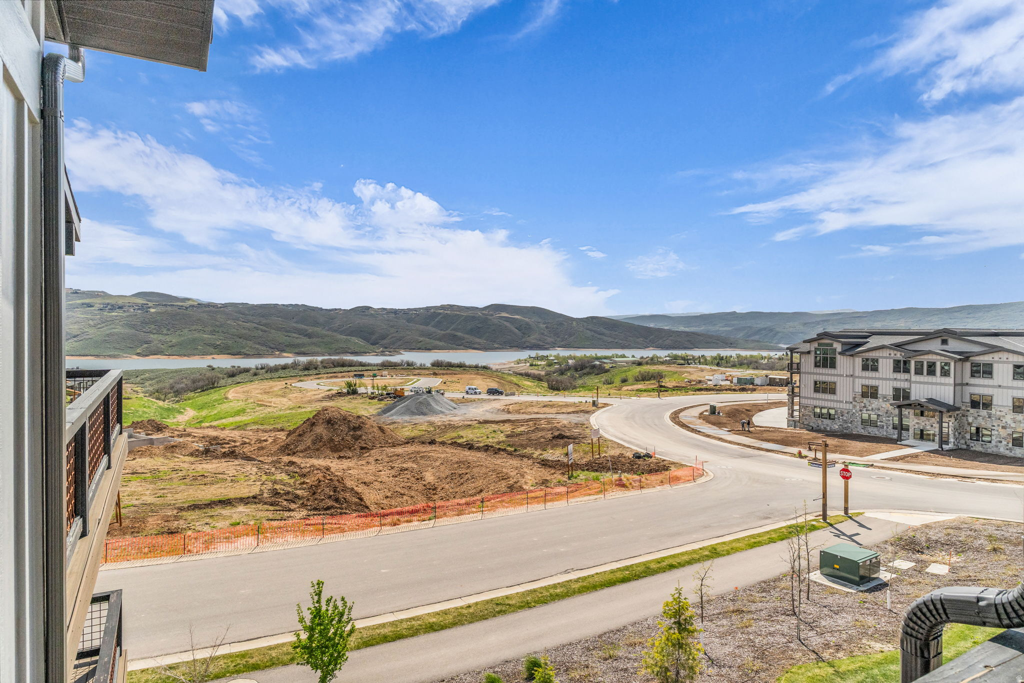 MAYFLOWER LAKESIDE - Residential