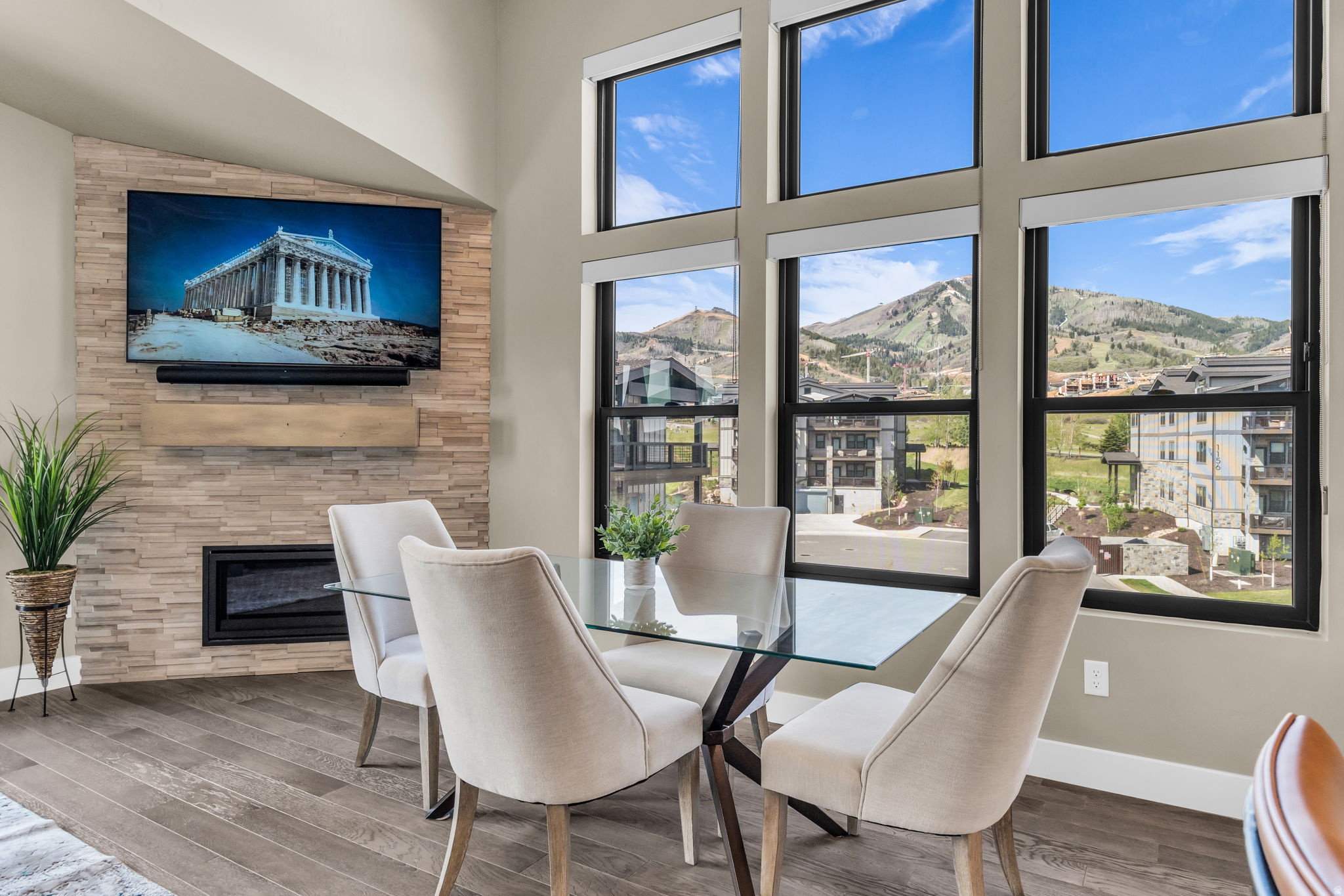 MAYFLOWER LAKESIDE - Residential