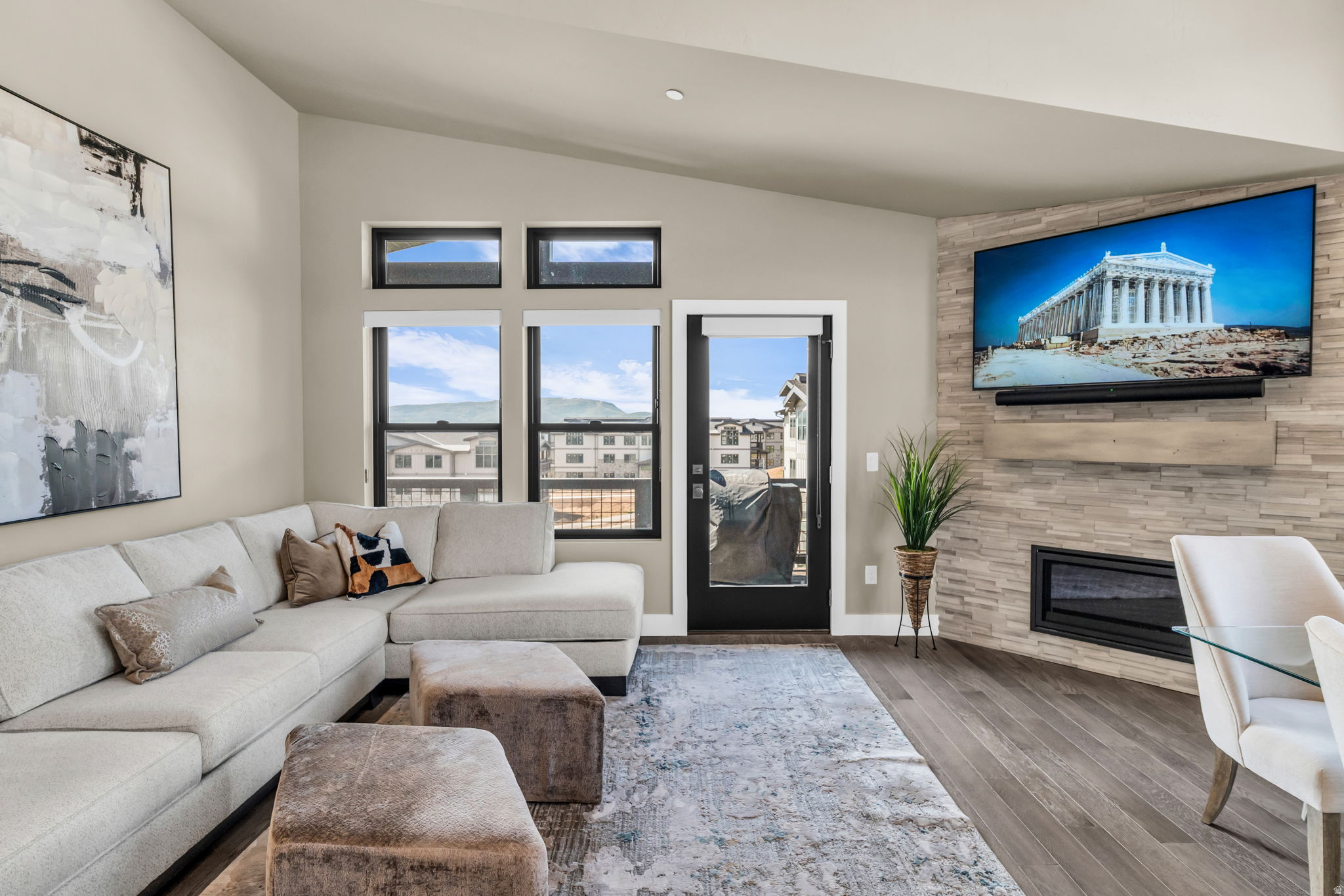 MAYFLOWER LAKESIDE - Residential