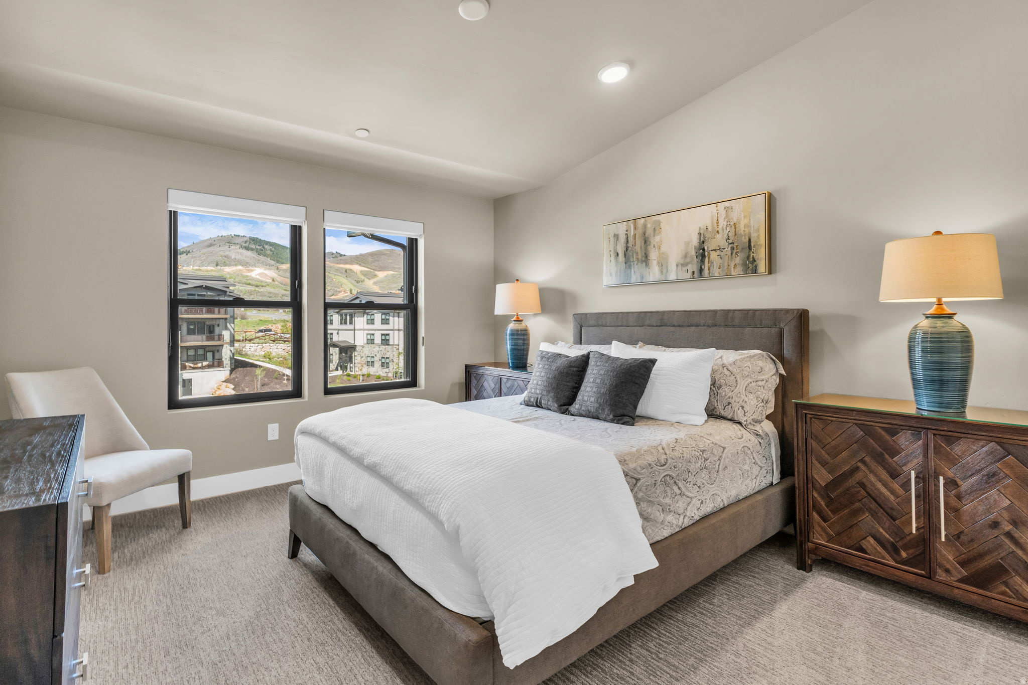 MAYFLOWER LAKESIDE - Residential