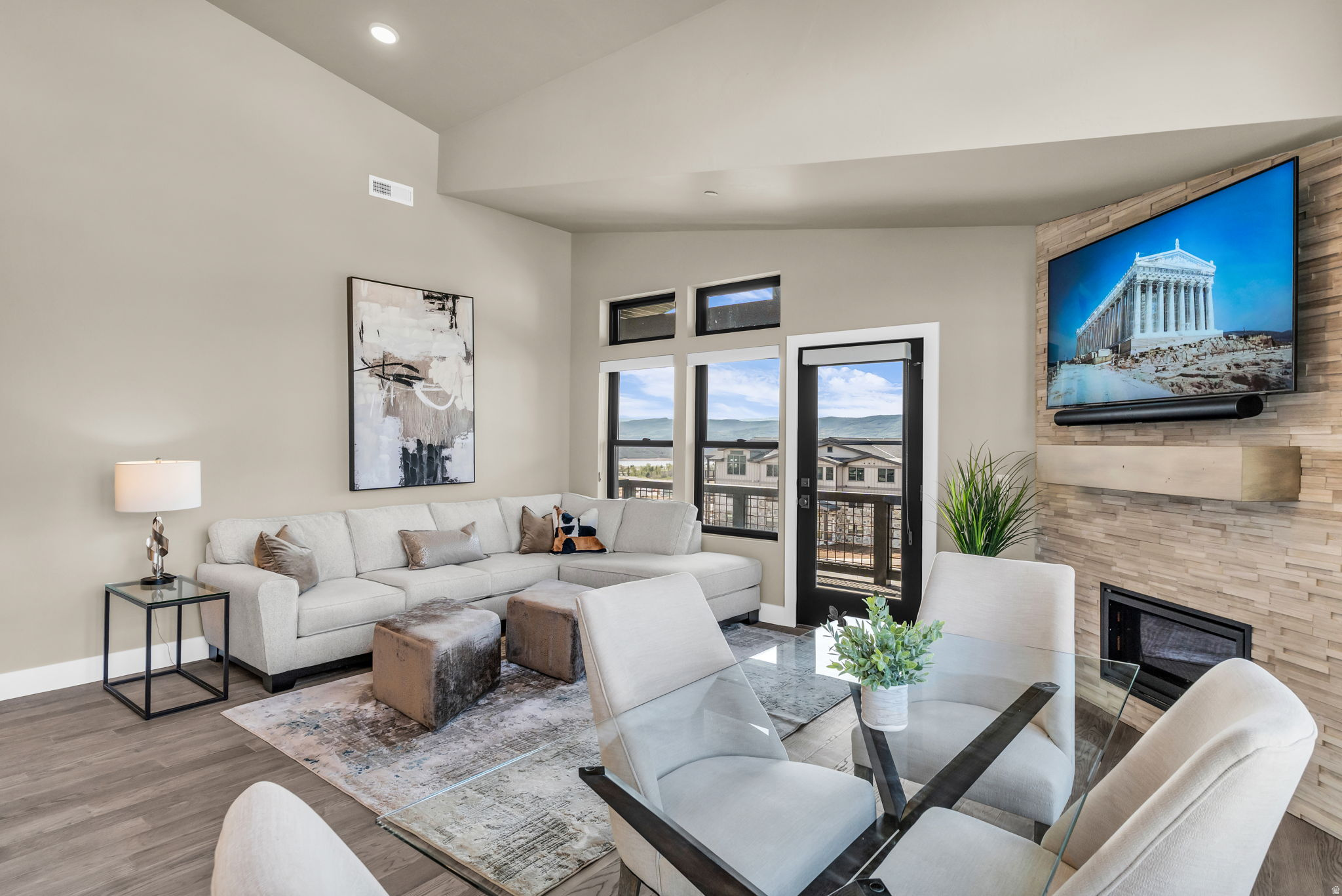 MAYFLOWER LAKESIDE - Residential