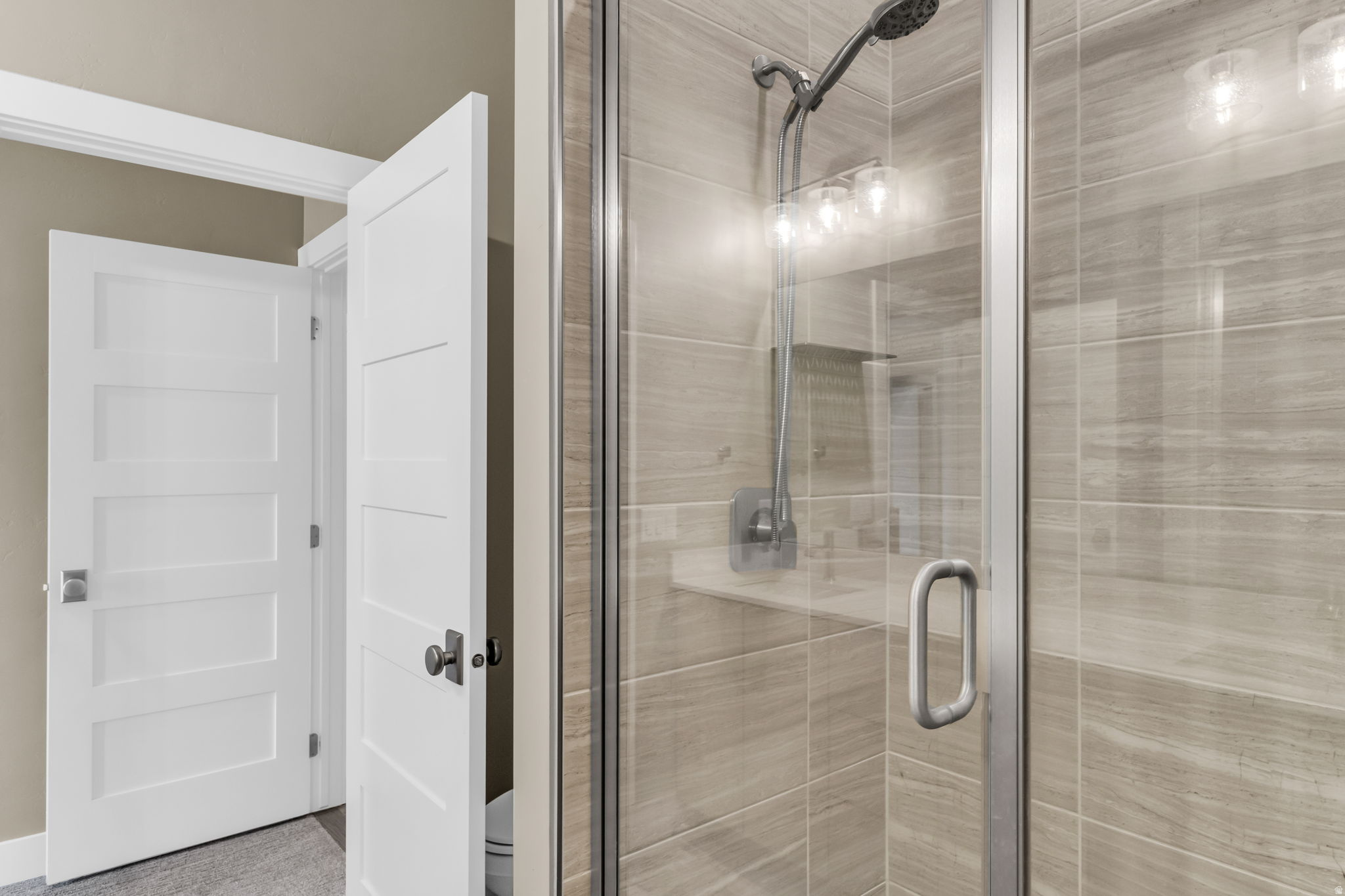 MAYFLOWER LAKESIDE - Residential