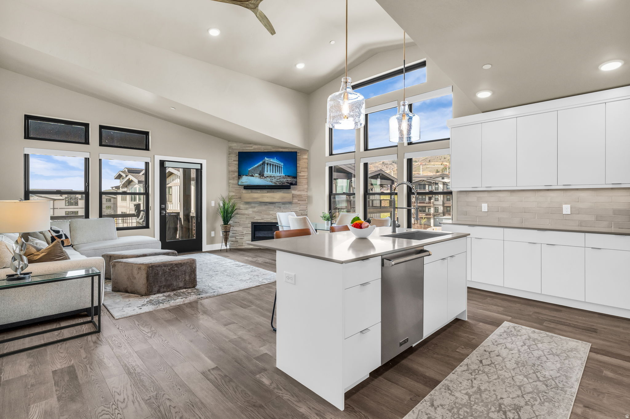 MAYFLOWER LAKESIDE - Residential