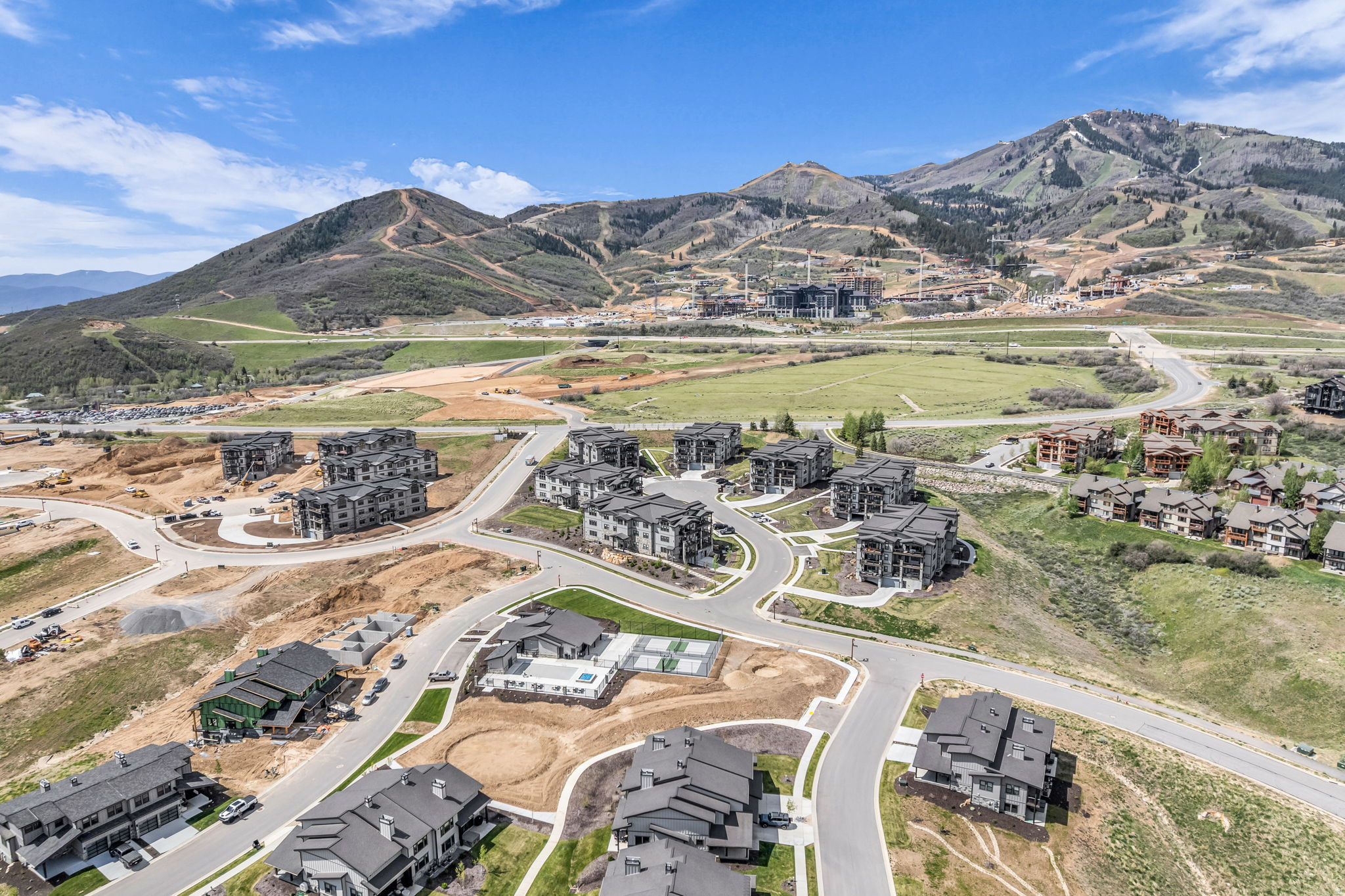 MAYFLOWER LAKESIDE - Residential