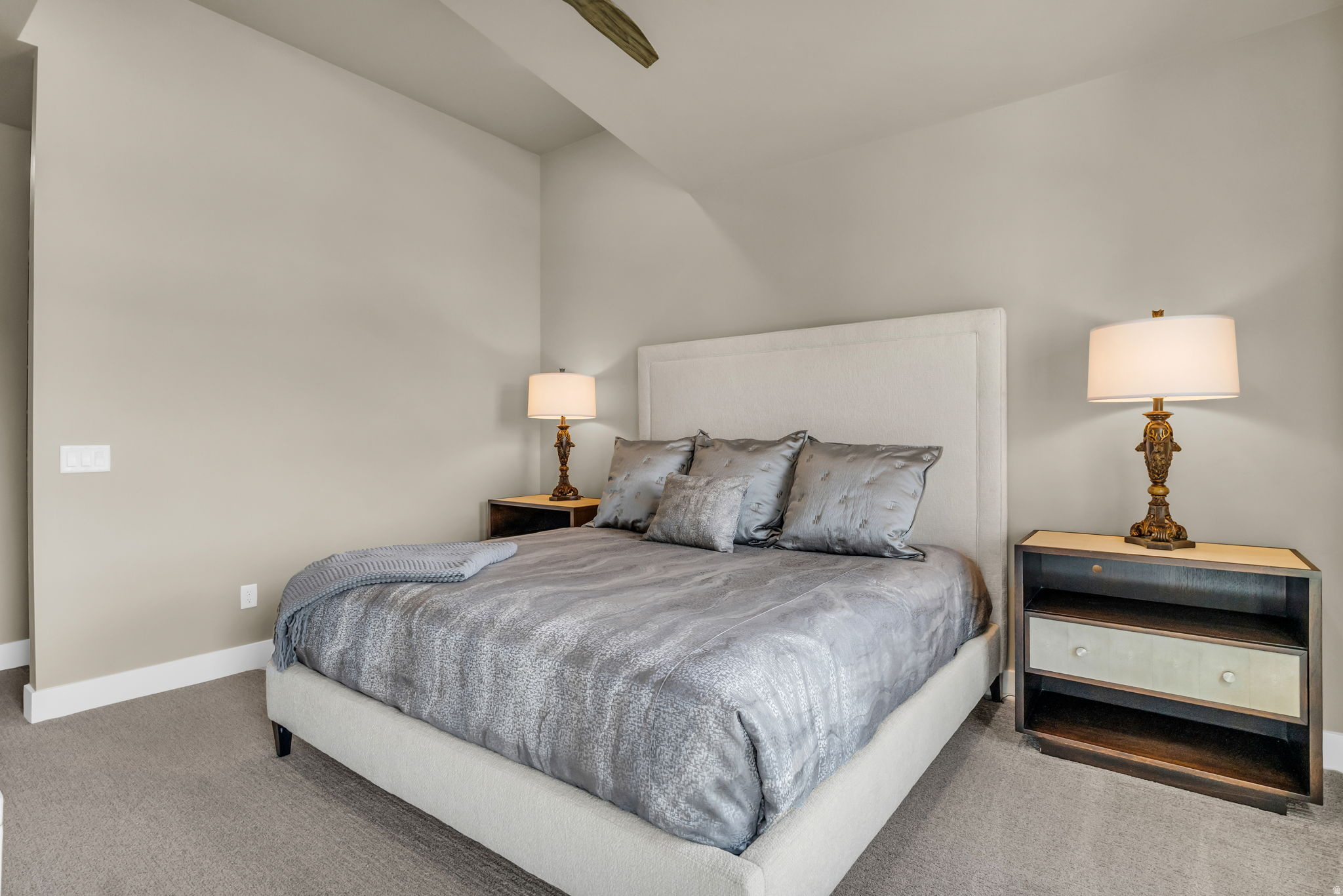 MAYFLOWER LAKESIDE - Residential