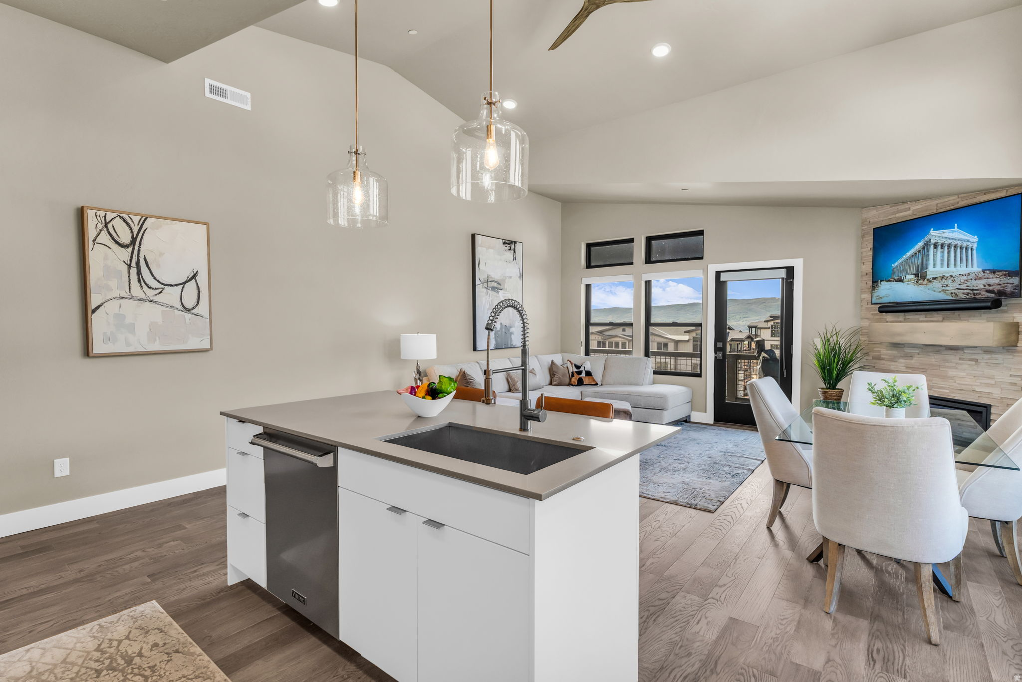 MAYFLOWER LAKESIDE - Residential