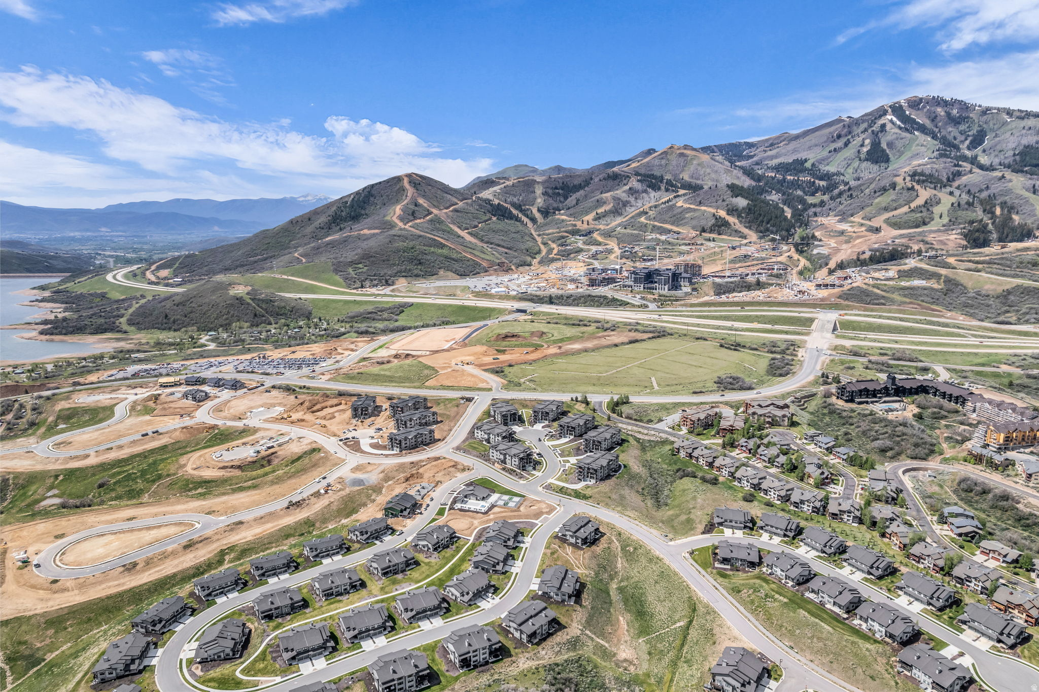 MAYFLOWER LAKESIDE - Residential