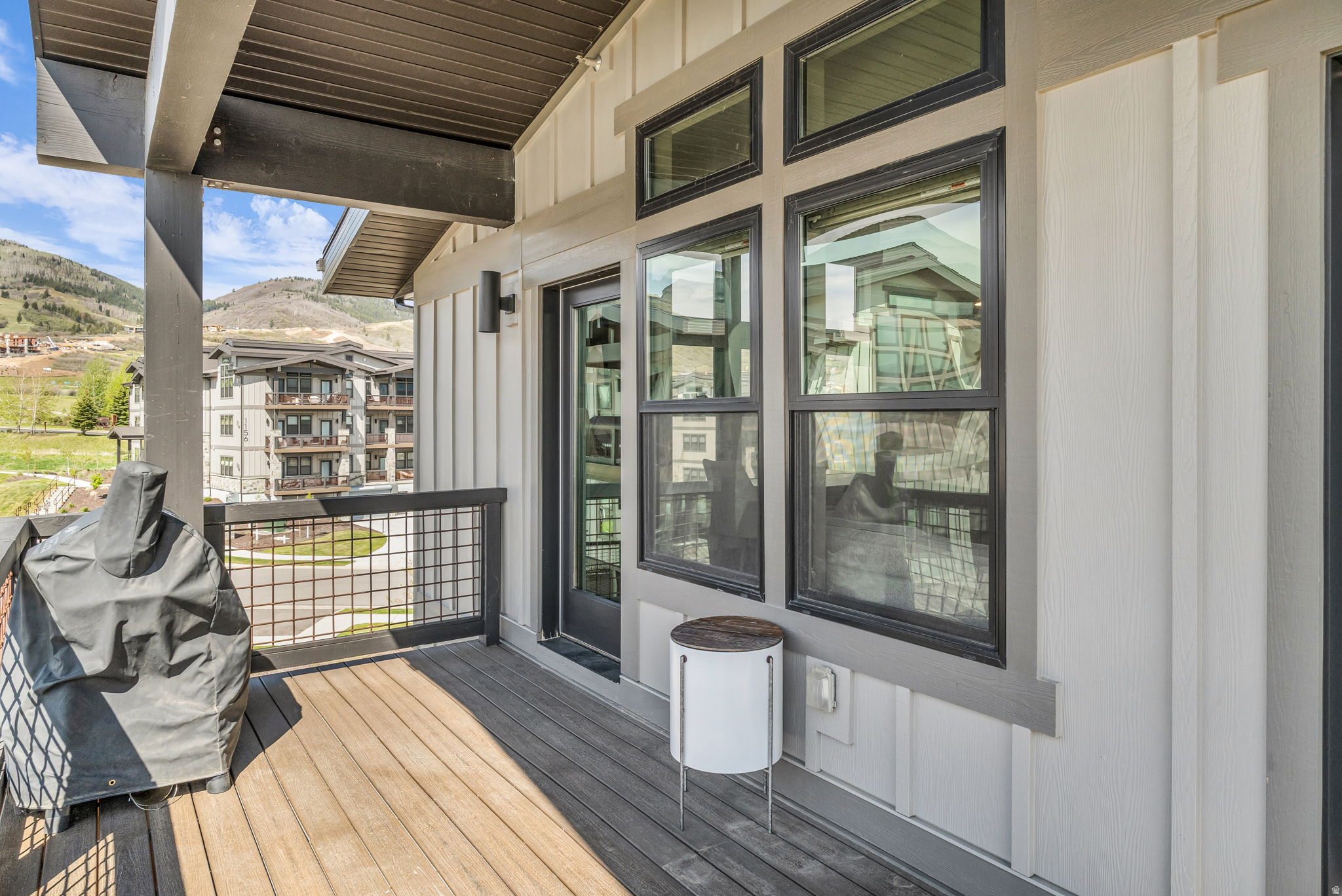 MAYFLOWER LAKESIDE - Residential