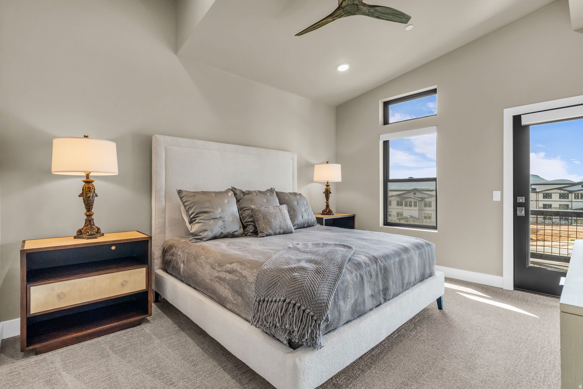 MAYFLOWER LAKESIDE - Residential