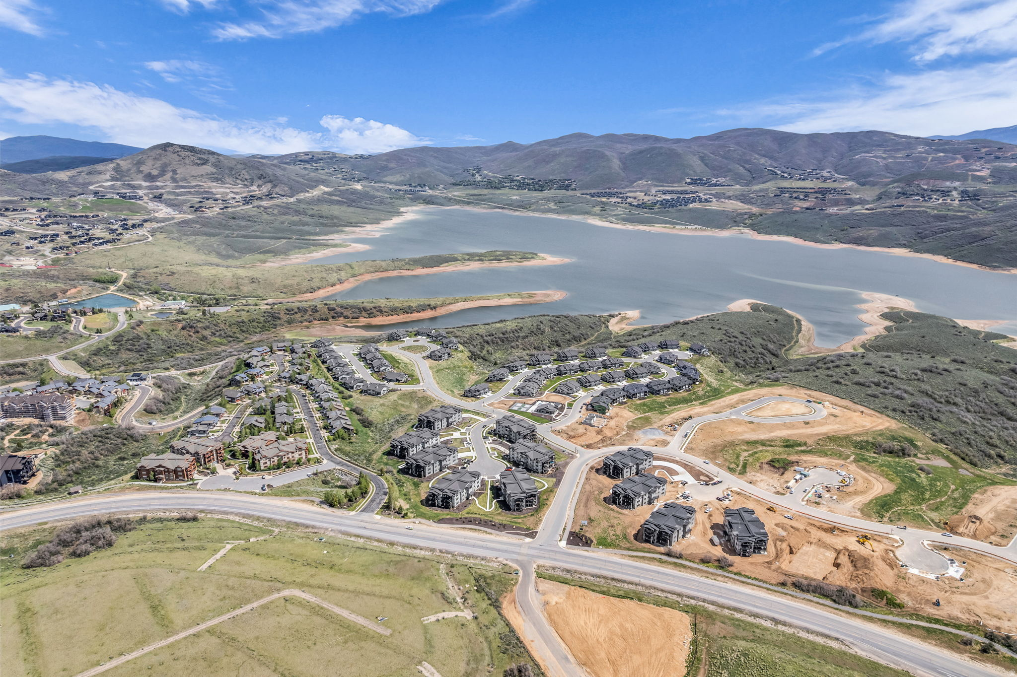 MAYFLOWER LAKESIDE - Residential