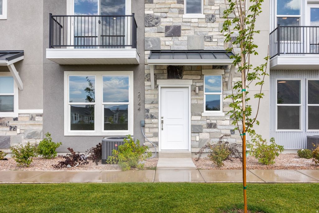 Photo of 1058 S 2740 E, Spanish Fork, UT 84660 (MLS # 2142233)