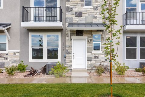 Tiny photo for 1058 S 2740 E, Spanish Fork, UT 84660 (MLS # 2142233)