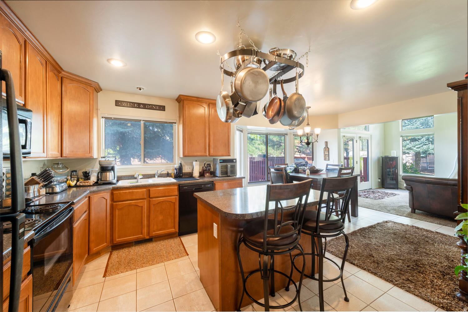 HILLCREST ESTATES - Residential Income