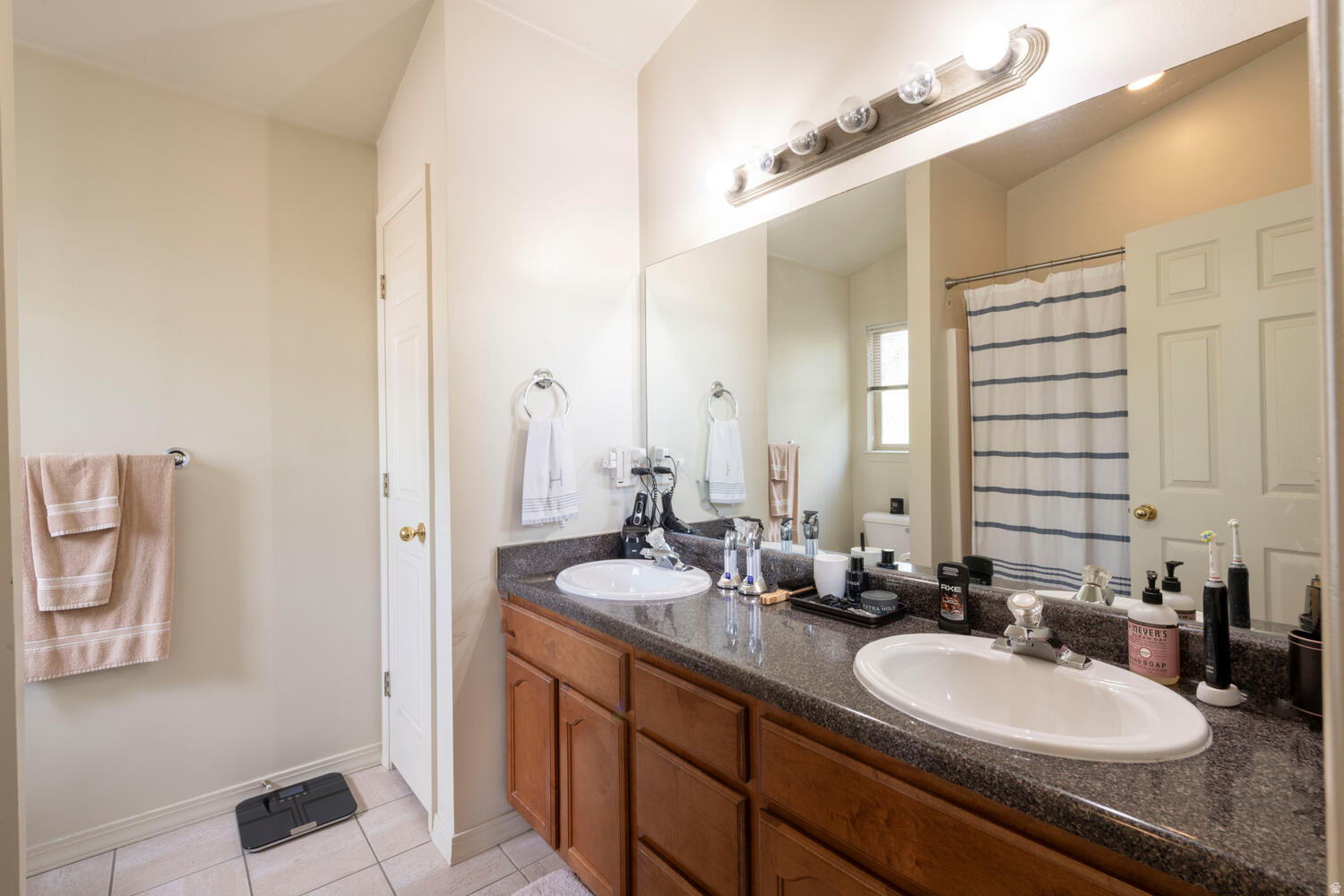 HILLCREST ESTATES - Residential Income