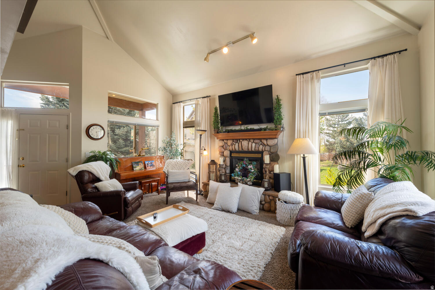 HILLCREST ESTATES - Residential Income