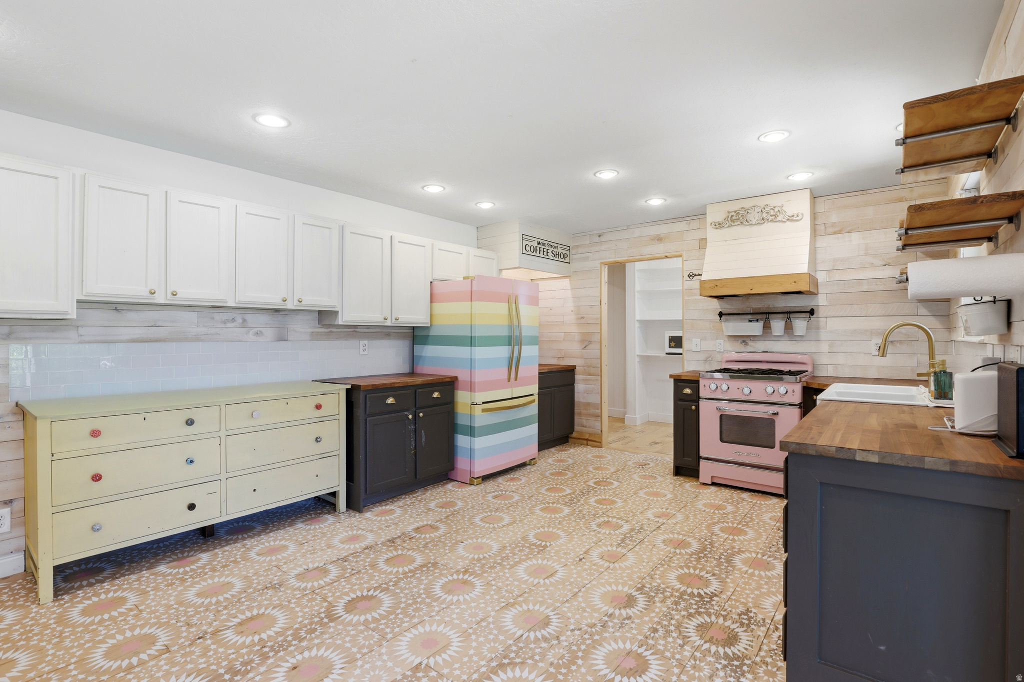 COUNTRY CLASSIC ESTATES - Residential