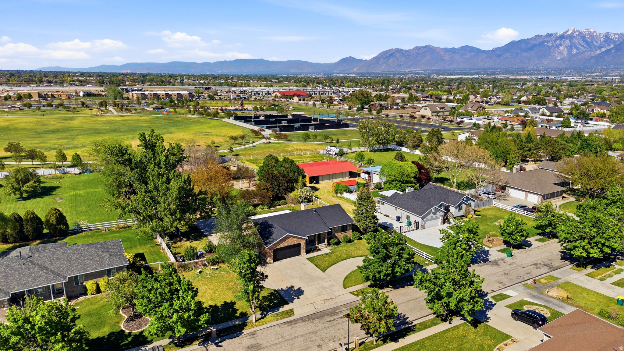 COUNTRY CLASSIC ESTATES - Residential
