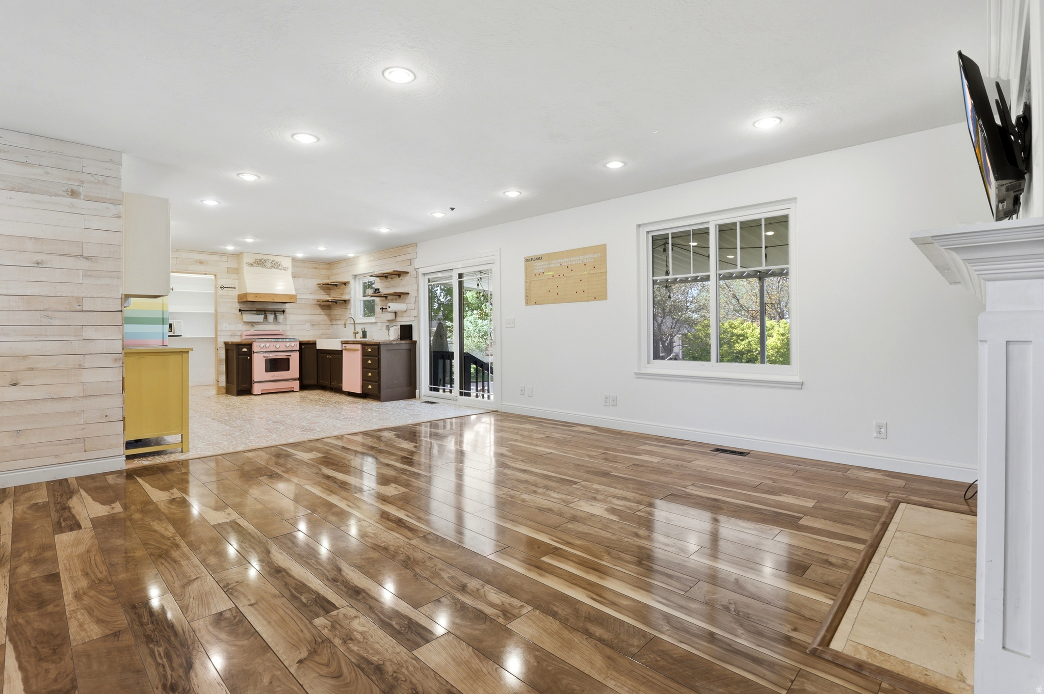 COUNTRY CLASSIC ESTATES - Residential