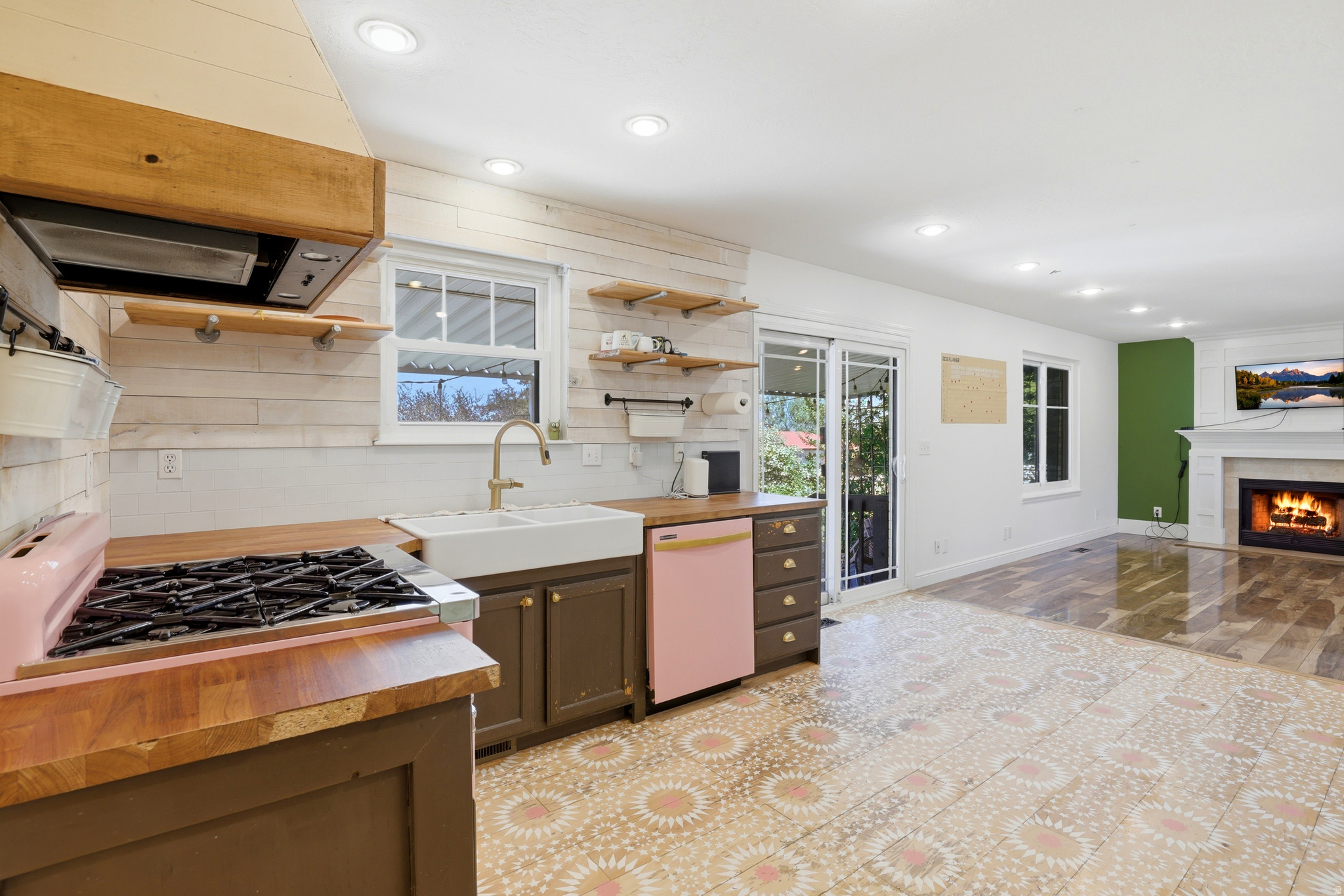 COUNTRY CLASSIC ESTATES - Residential