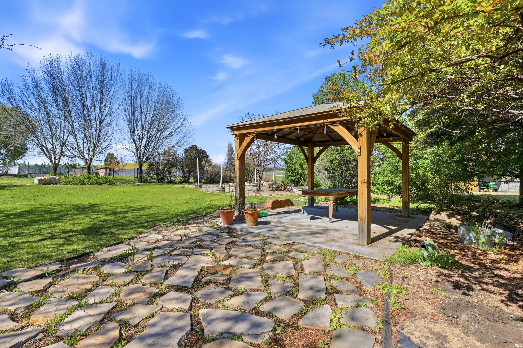 COUNTRY CLASSIC ESTATES - Residential