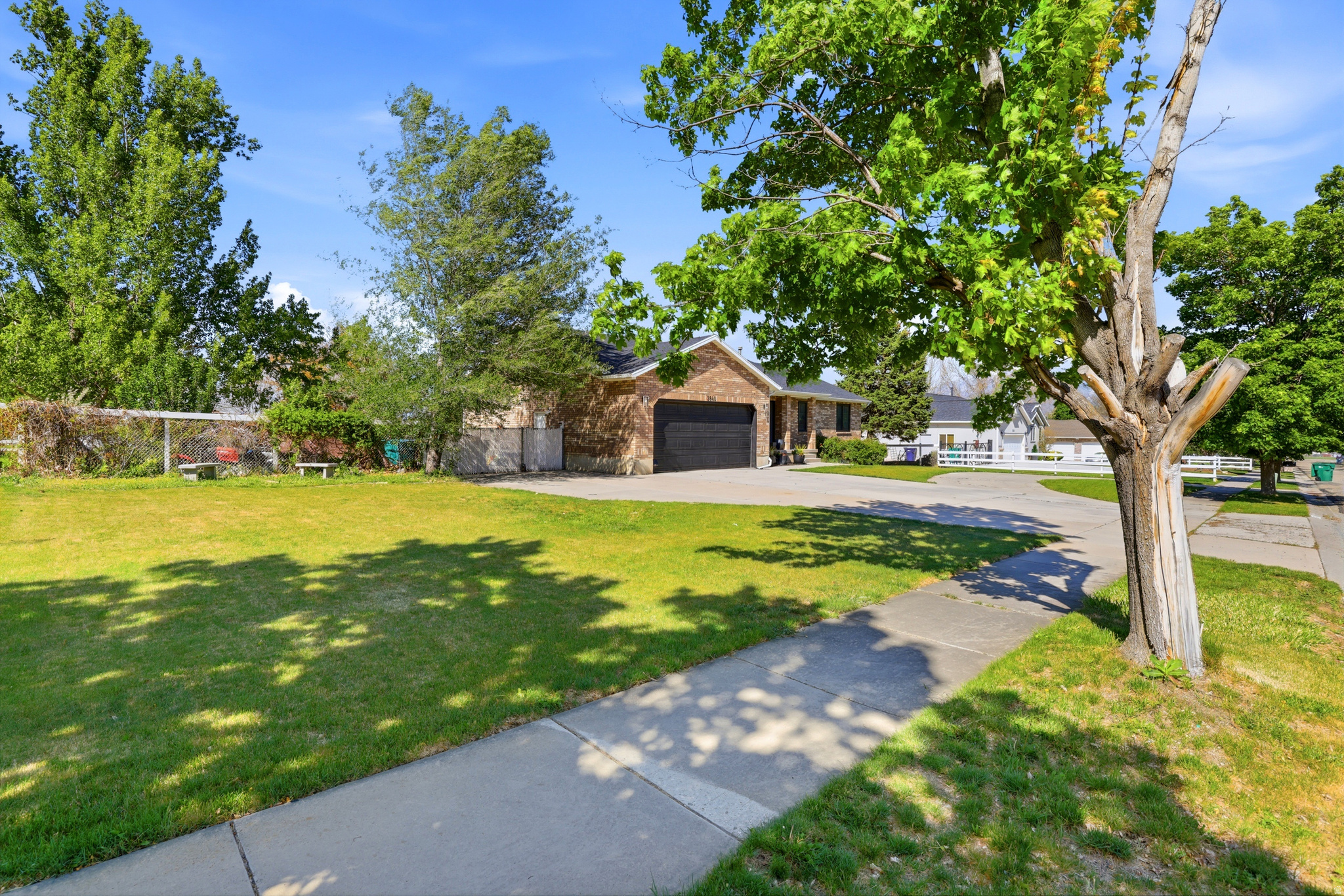 COUNTRY CLASSIC ESTATES - Residential