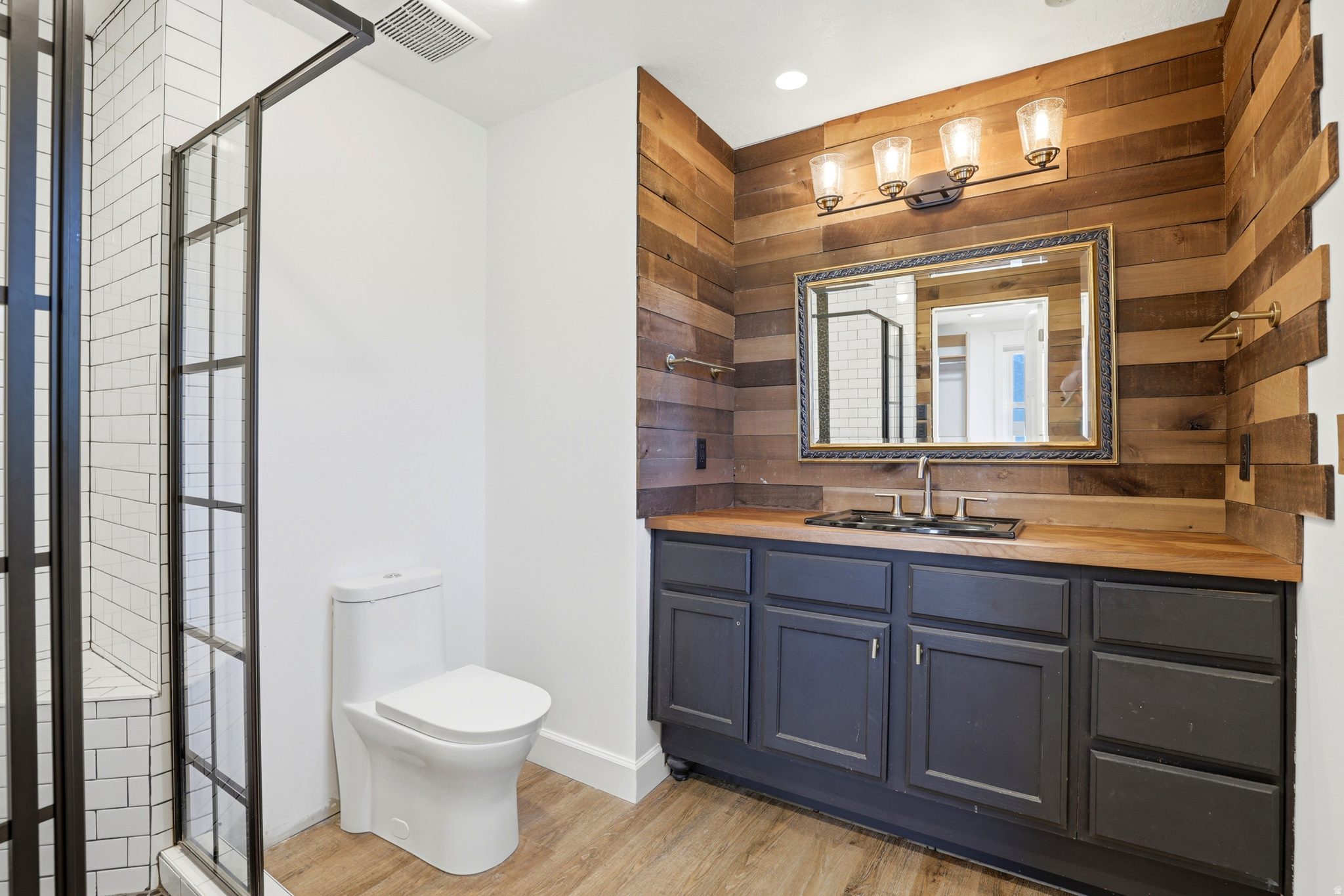 COUNTRY CLASSIC ESTATES - Residential