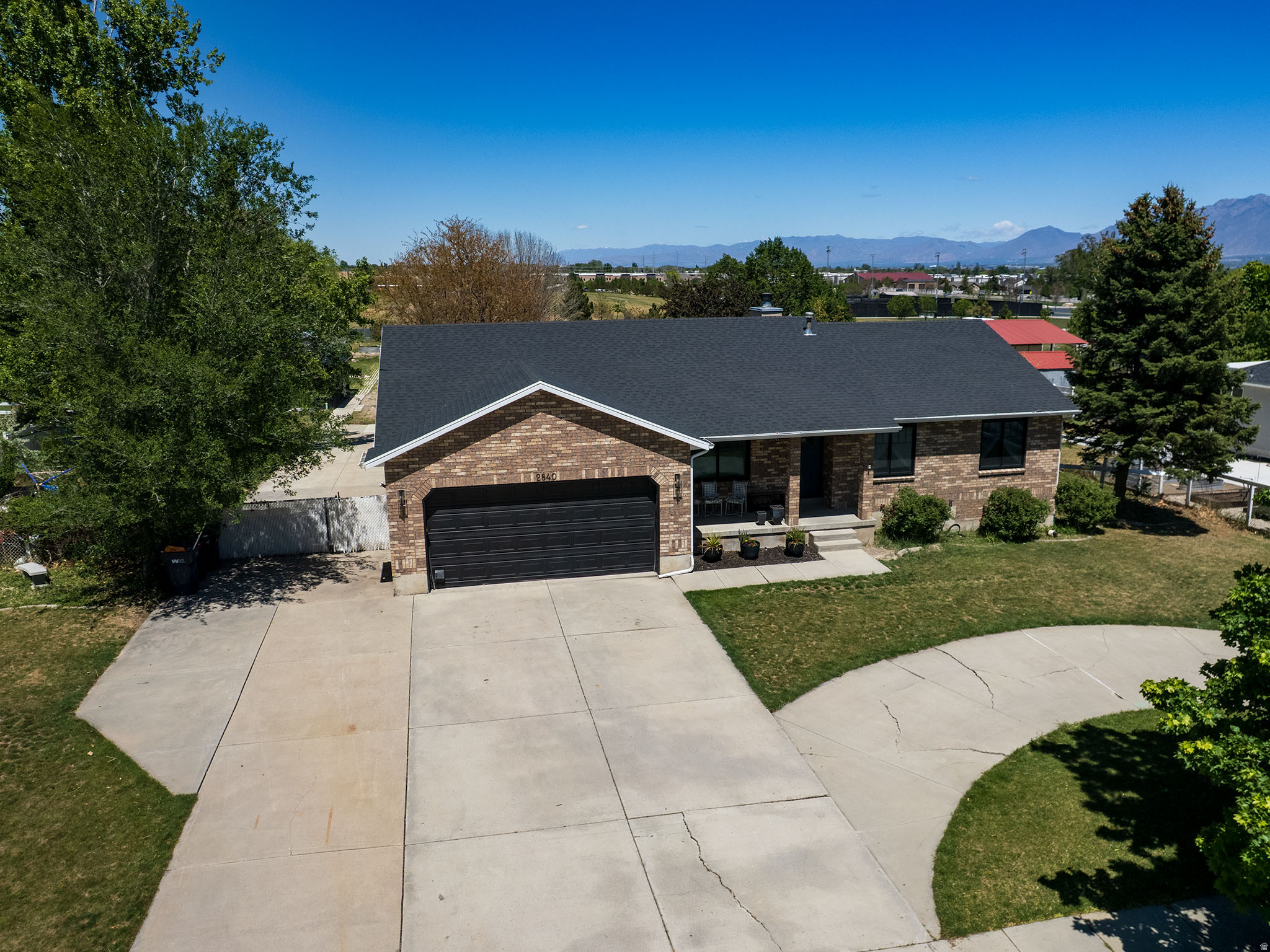 COUNTRY CLASSIC ESTATES - Residential
