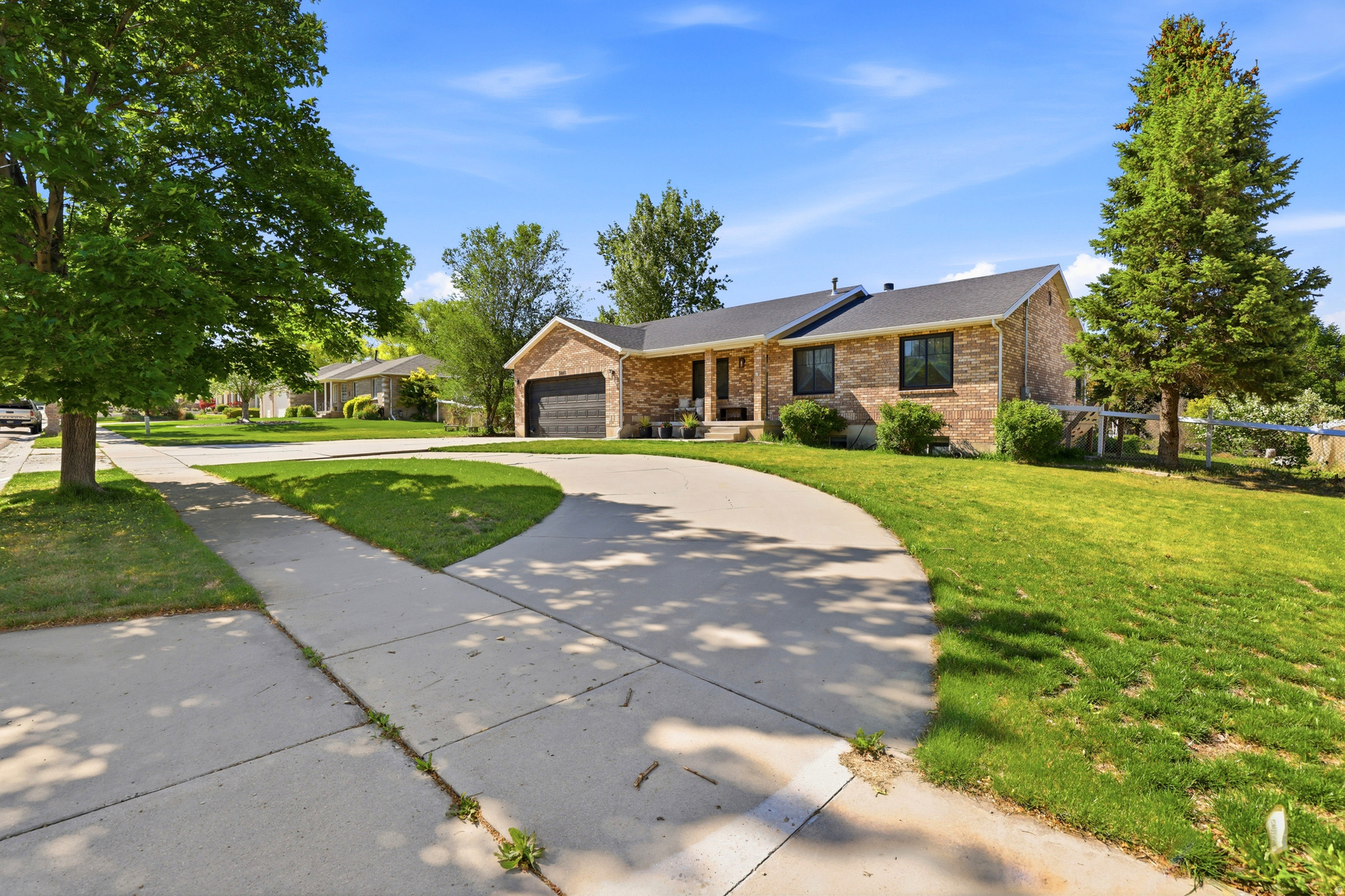 COUNTRY CLASSIC ESTATES - Residential