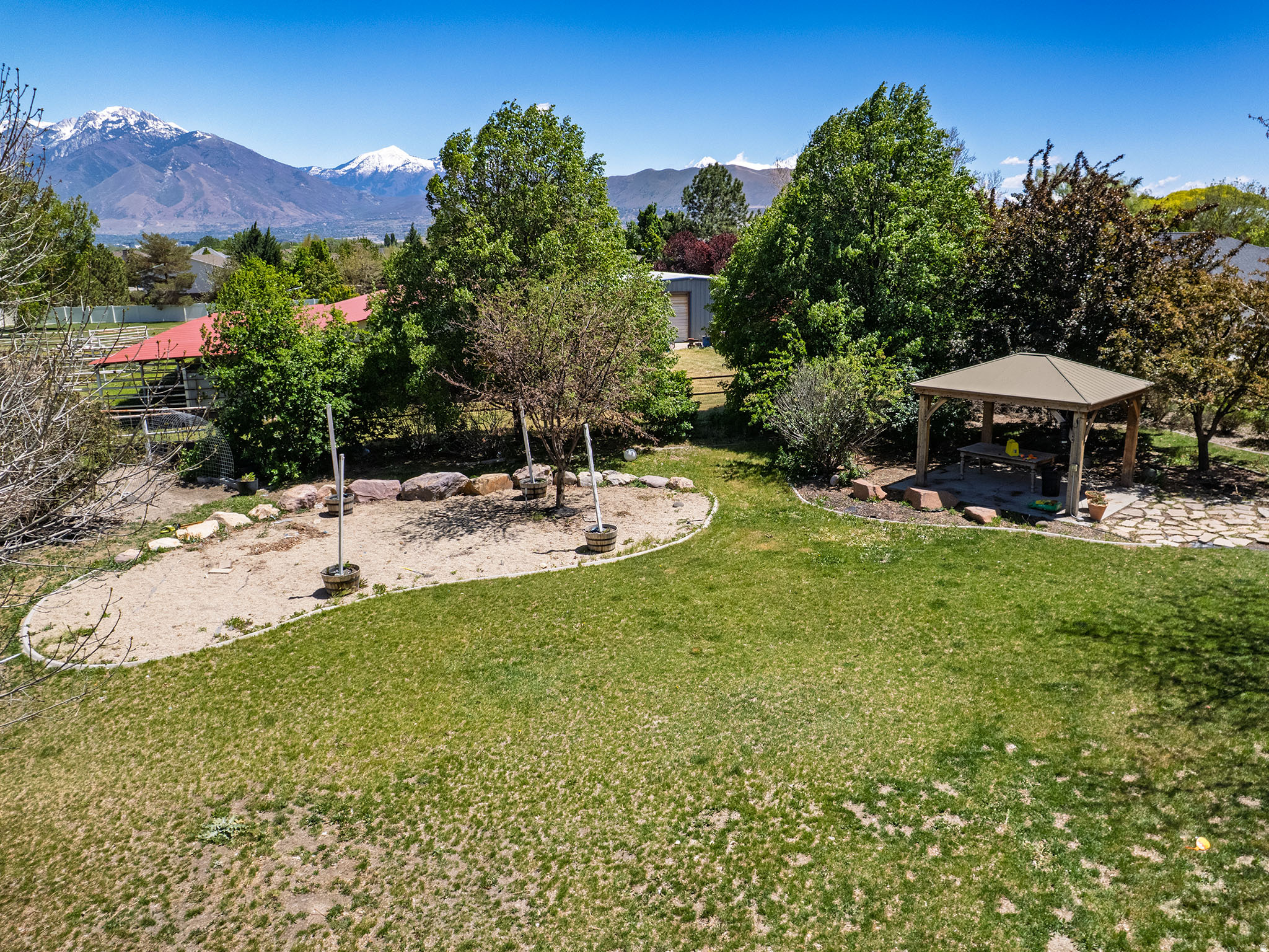 COUNTRY CLASSIC ESTATES - Residential