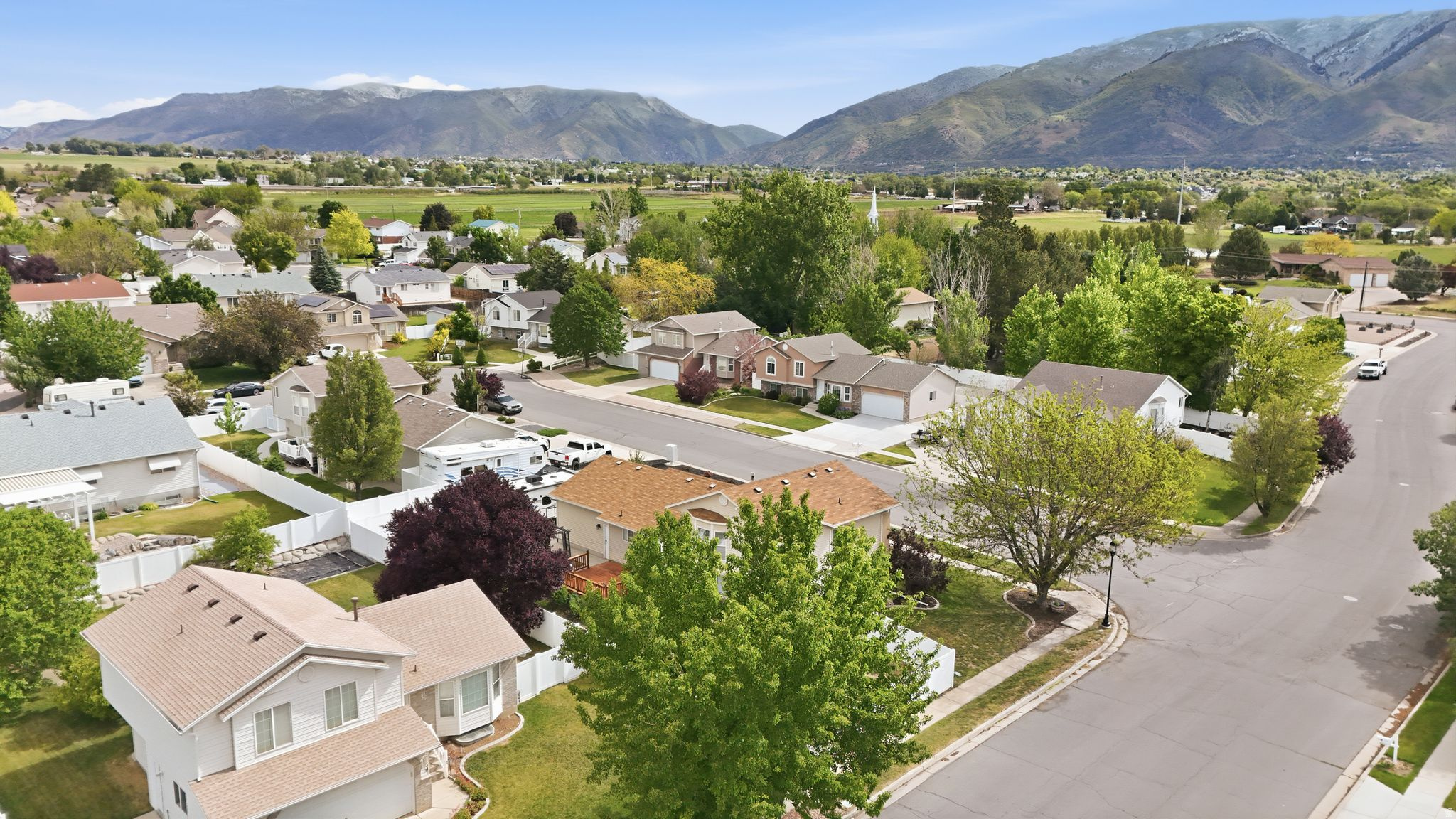 THE OVERLOOKS - Residential