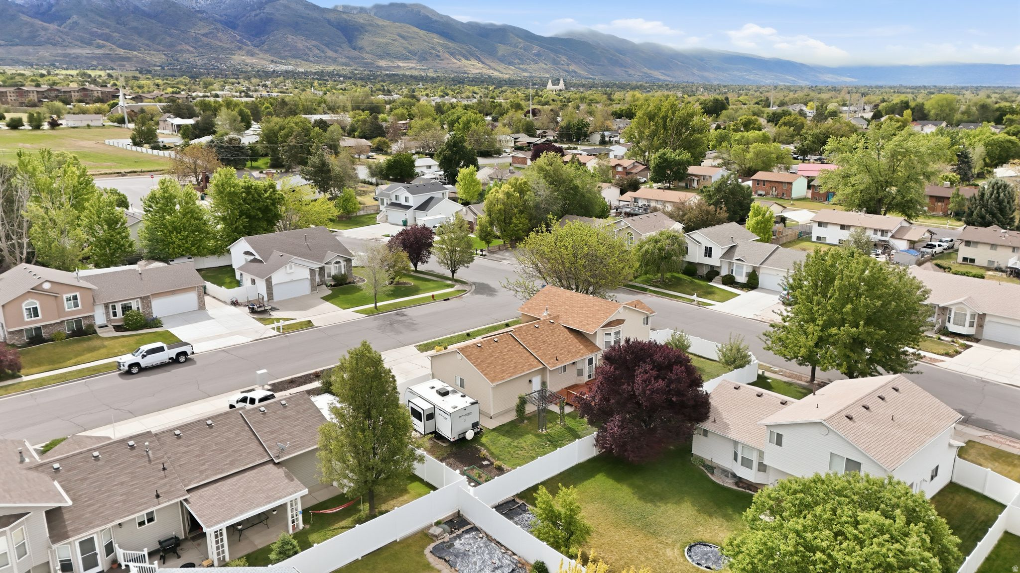 THE OVERLOOKS - Residential