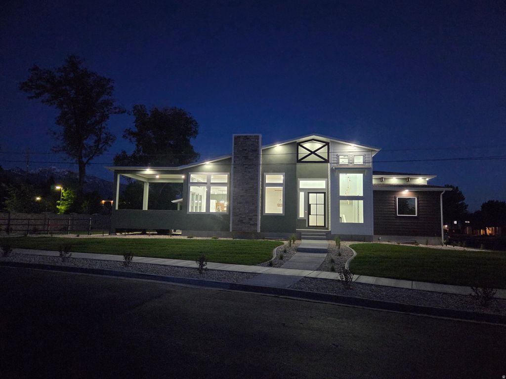 Photo of 6337 S GLEN OAKS ST, Murray, UT 84107 (MLS # 2157425)