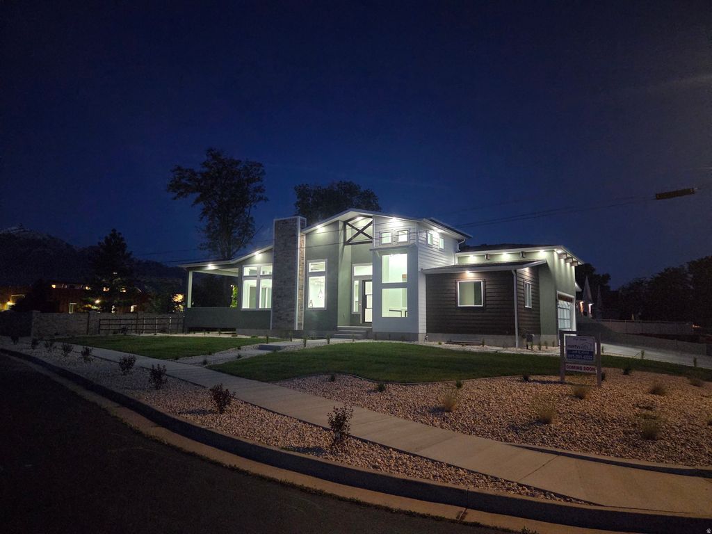 Photo of 6337 S GLEN OAKS ST, Murray, UT 84107 (MLS # 2157425)