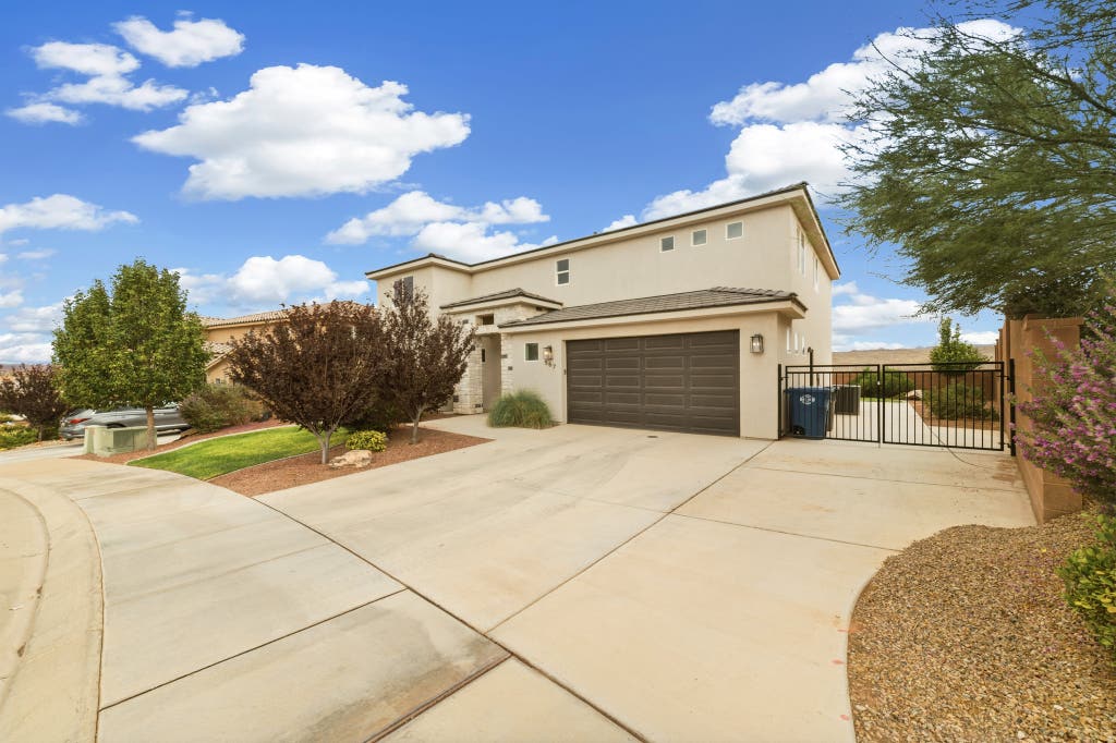 Photo of 567 N STACI DR, Hurricane, UT 84737 (MLS # 2175615)