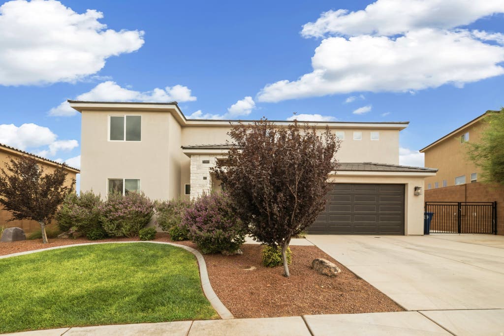 Photo of 567 N STACI DR, Hurricane, UT 84737 (MLS # 2175615)