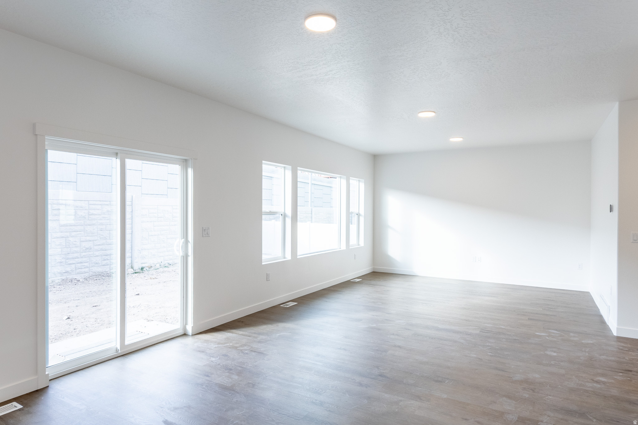 MAGNOLIA WEST - Residential