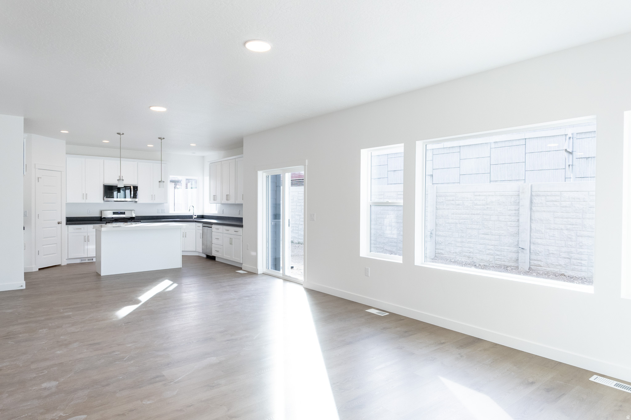 MAGNOLIA WEST - Residential