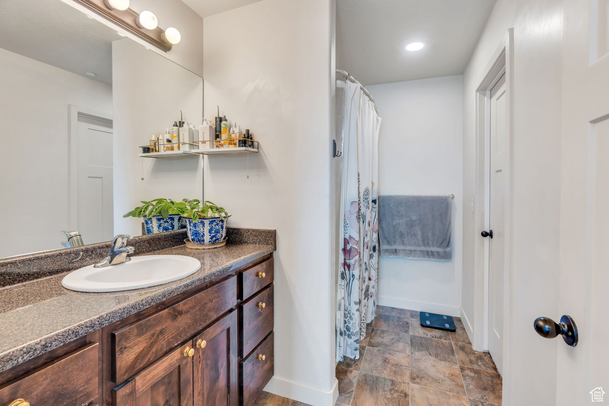 CRESTVIEW ESTATES - Residential