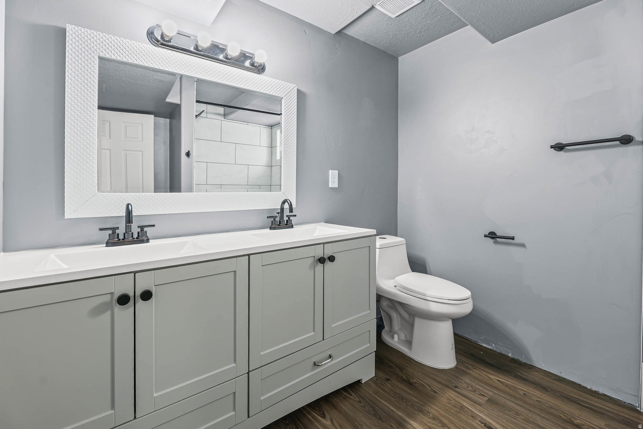 MISTY HILLS - Residential