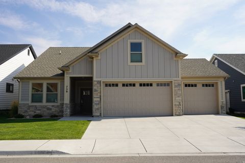 Photo of 759 W FOX MEADOW DR, Pleasant View, UT 84414 (MLS # 2134197)